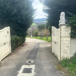 Joli Au Calme Avec Place De Parking Prive France